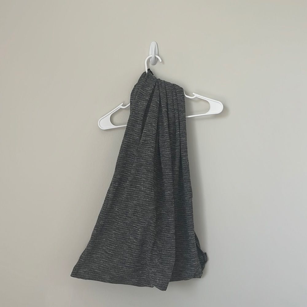Lululemon Grey adjustable scarf!